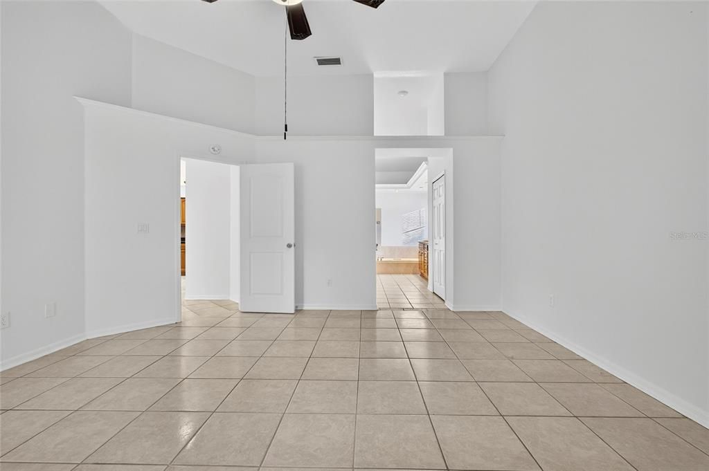 待售: $575,000 (4 贝兹, 2 浴室, 2043 平方英尺)