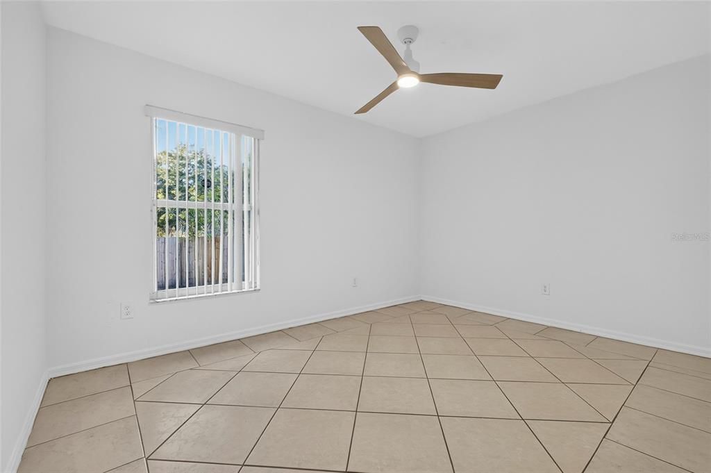 待售: $575,000 (4 贝兹, 2 浴室, 2043 平方英尺)