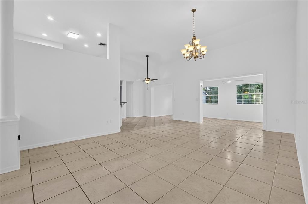 待售: $575,000 (4 贝兹, 2 浴室, 2043 平方英尺)