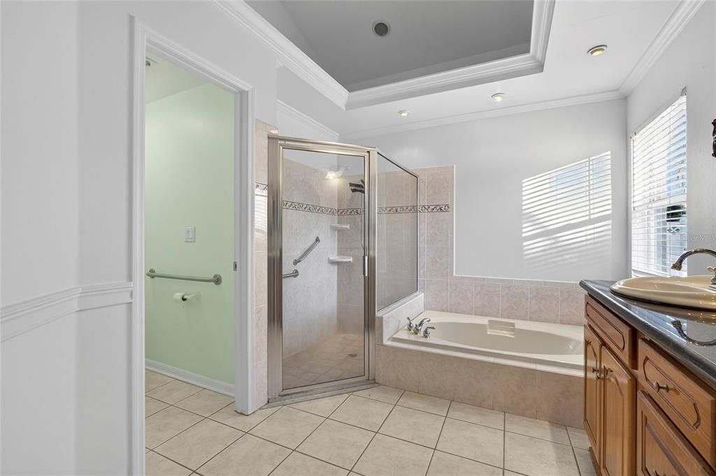 待售: $575,000 (4 贝兹, 2 浴室, 2043 平方英尺)