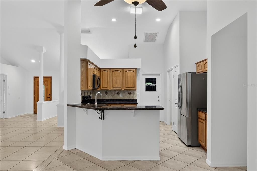 待售: $575,000 (4 贝兹, 2 浴室, 2043 平方英尺)