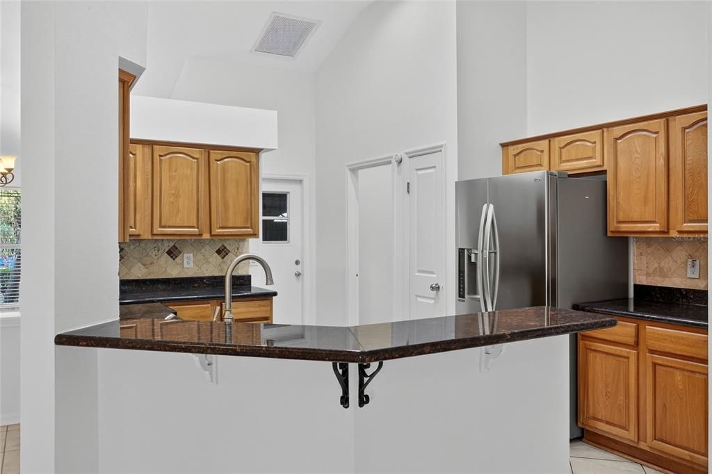 待售: $575,000 (4 贝兹, 2 浴室, 2043 平方英尺)