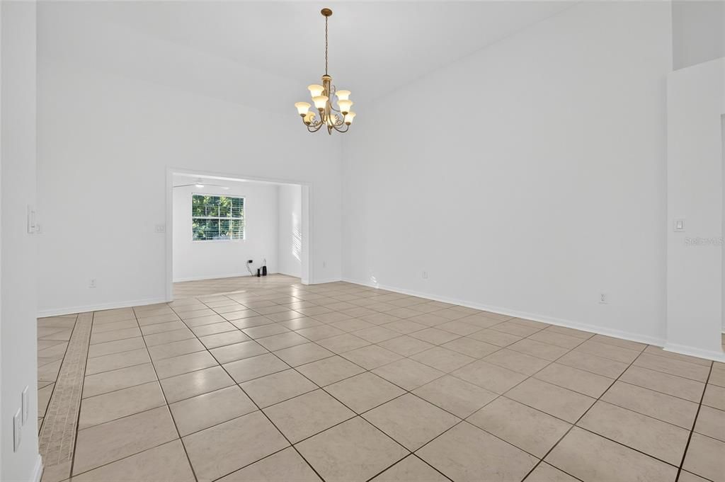 待售: $575,000 (4 贝兹, 2 浴室, 2043 平方英尺)