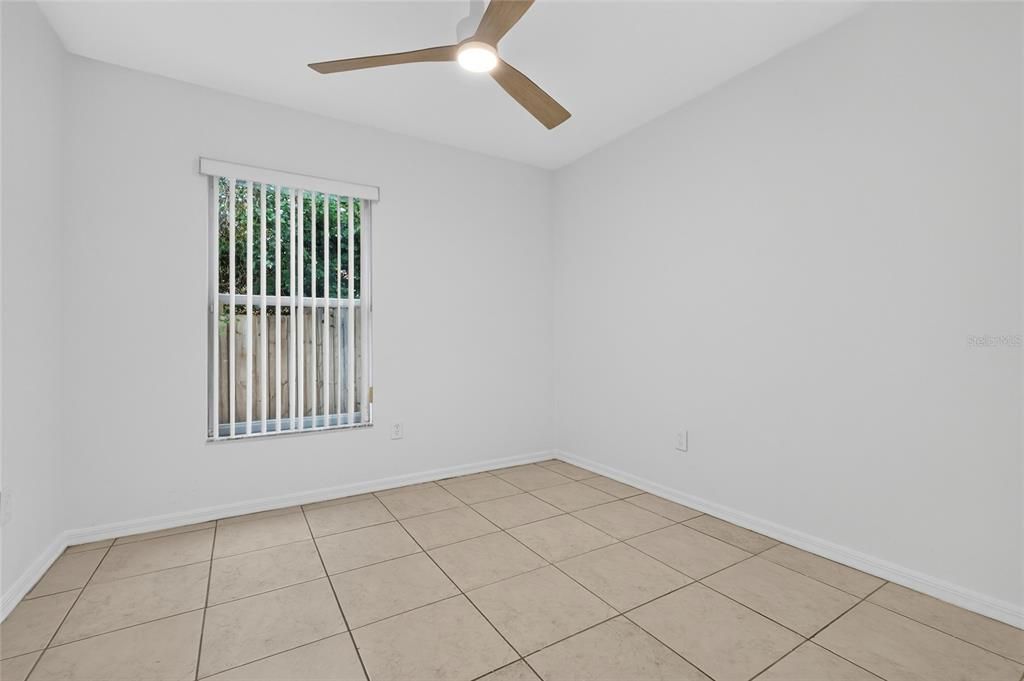 待售: $575,000 (4 贝兹, 2 浴室, 2043 平方英尺)