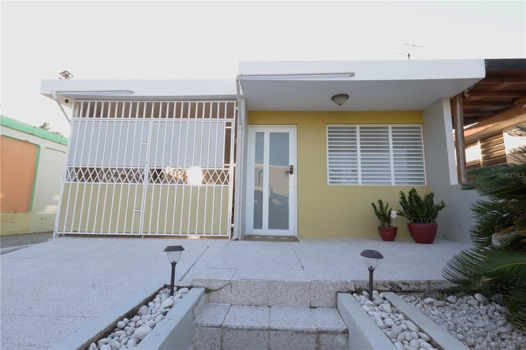 For Rent: $1,900 (3 beds, 1 baths, 1100 Square Feet)