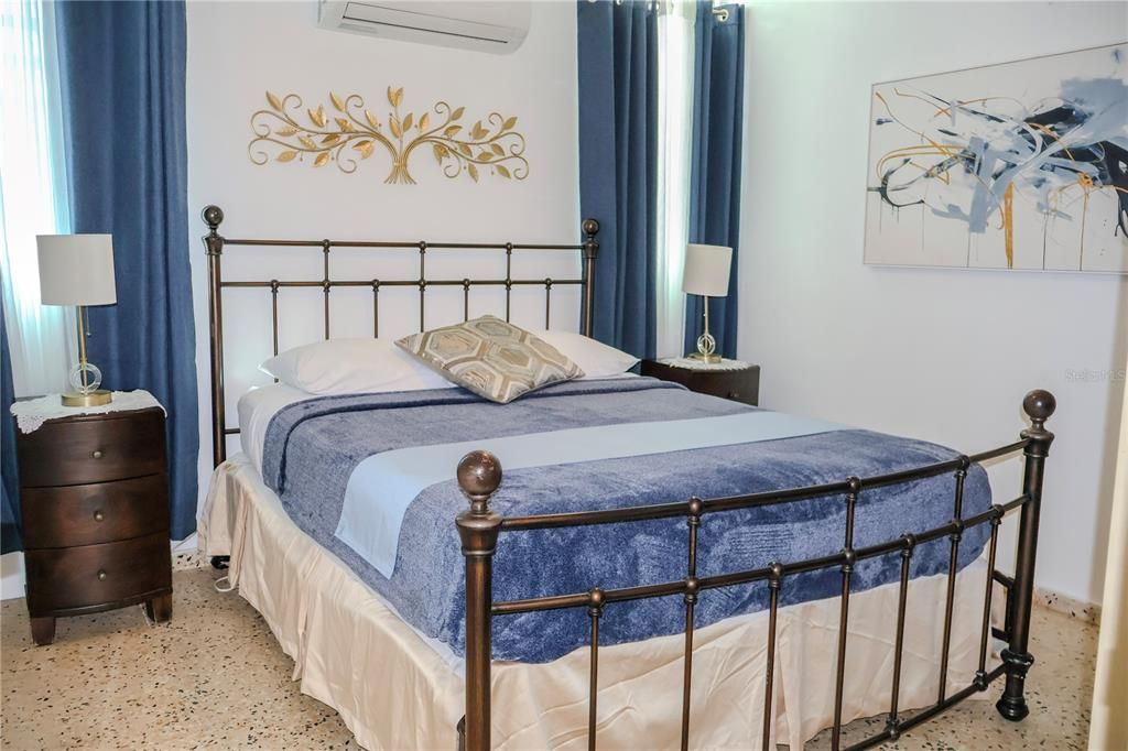 For Rent: $1,900 (3 beds, 1 baths, 1100 Square Feet)