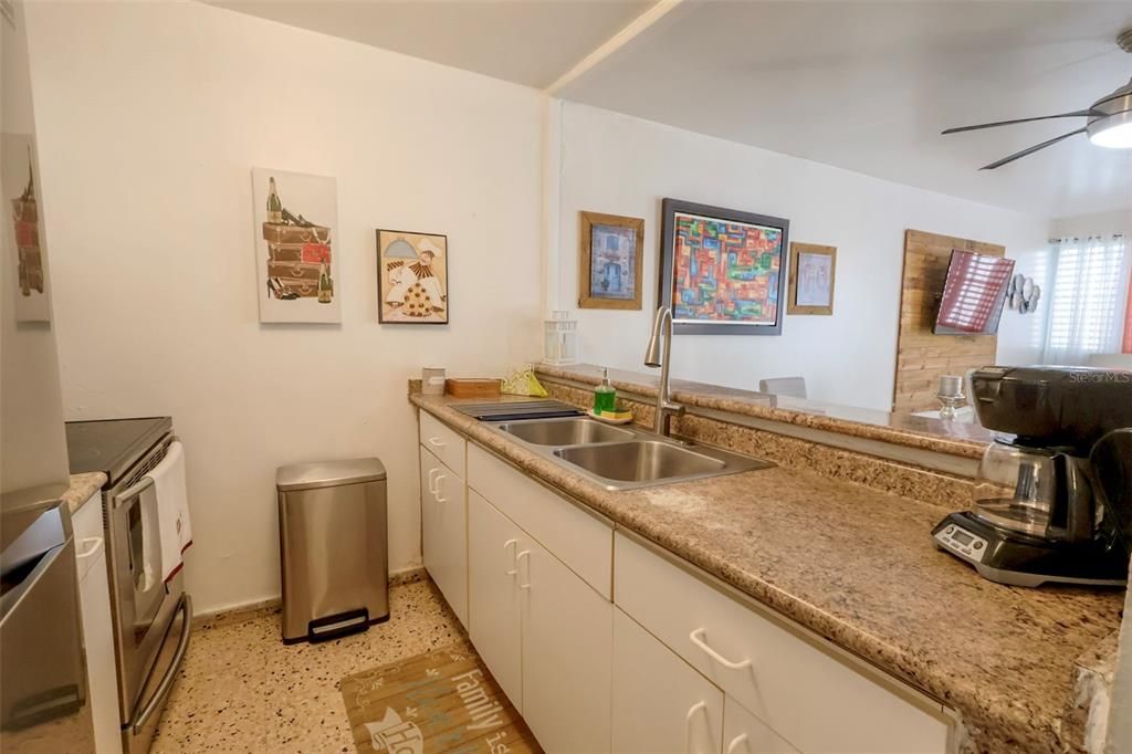 For Rent: $1,900 (3 beds, 1 baths, 1100 Square Feet)