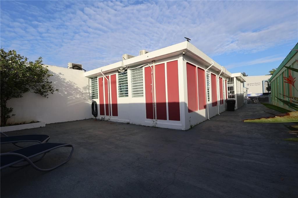 For Rent: $1,900 (3 beds, 1 baths, 1100 Square Feet)