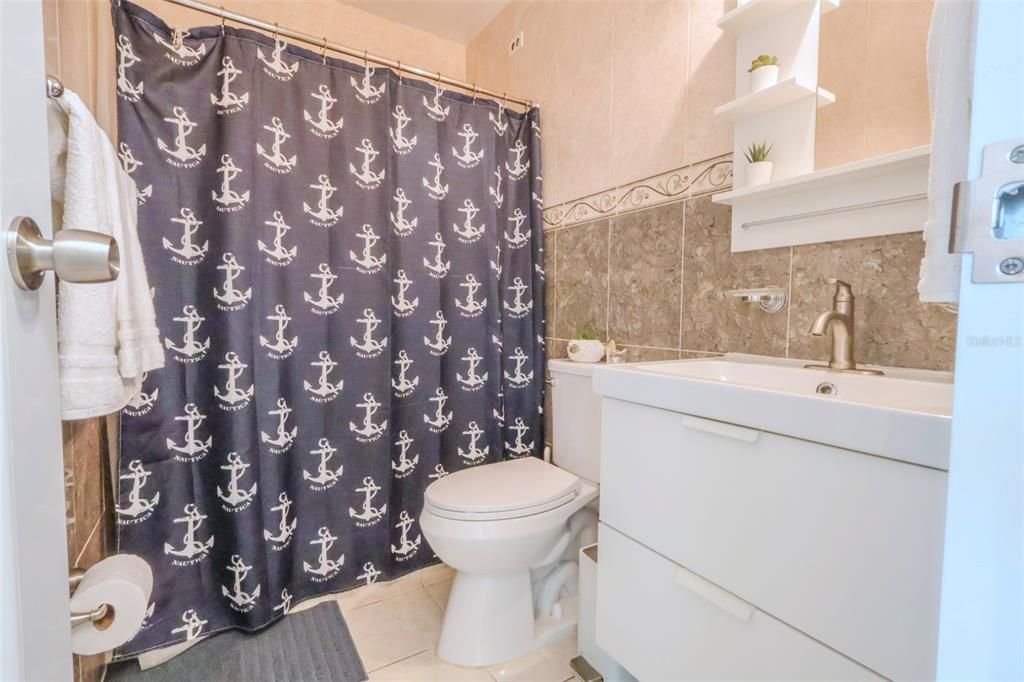 For Rent: $1,900 (3 beds, 1 baths, 1100 Square Feet)