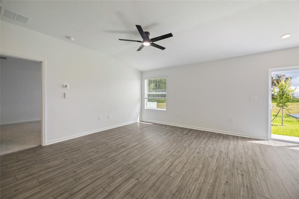 В аренду: $1,975 (3 спален, 2 ванн, 1428 Квадратных фут)