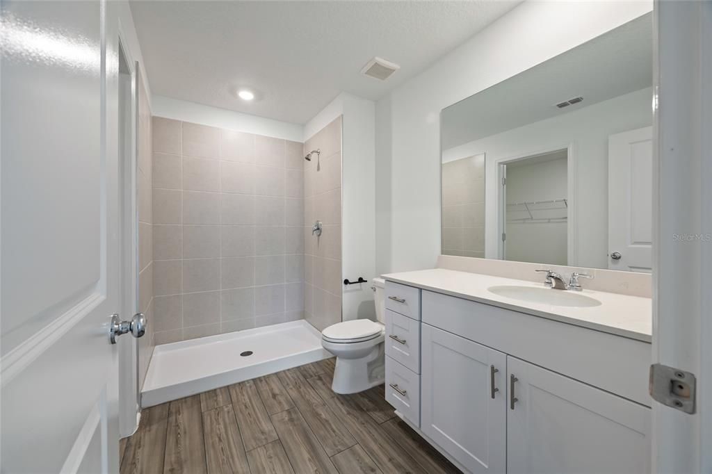 В аренду: $1,975 (3 спален, 2 ванн, 1428 Квадратных фут)