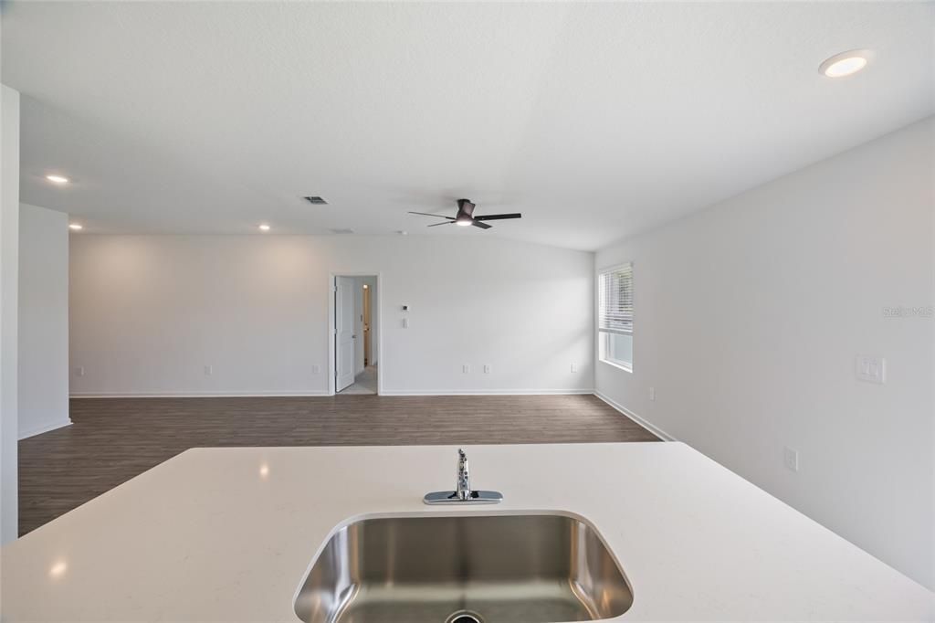 В аренду: $1,975 (3 спален, 2 ванн, 1428 Квадратных фут)