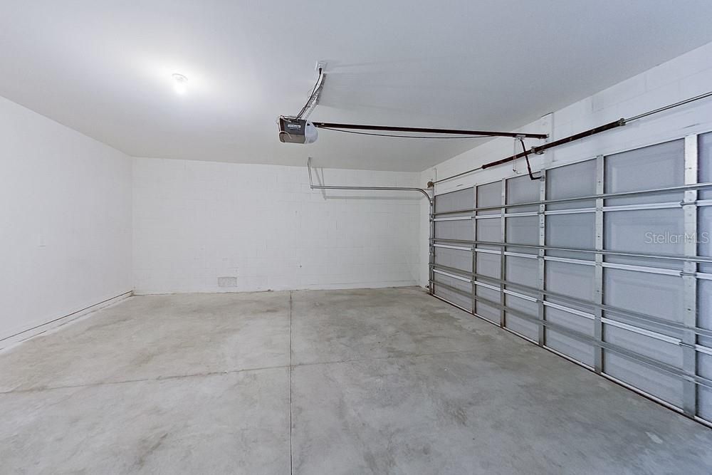 For Rent: $2,045 (4 beds, 2 baths, 2007 Square Feet)