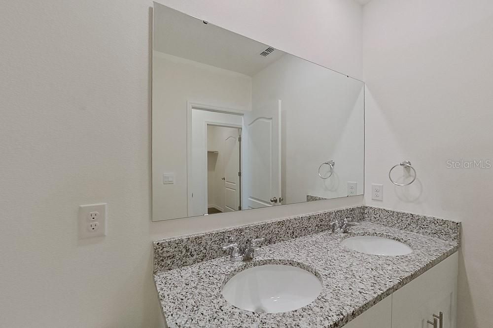 For Rent: $2,045 (4 beds, 2 baths, 2007 Square Feet)