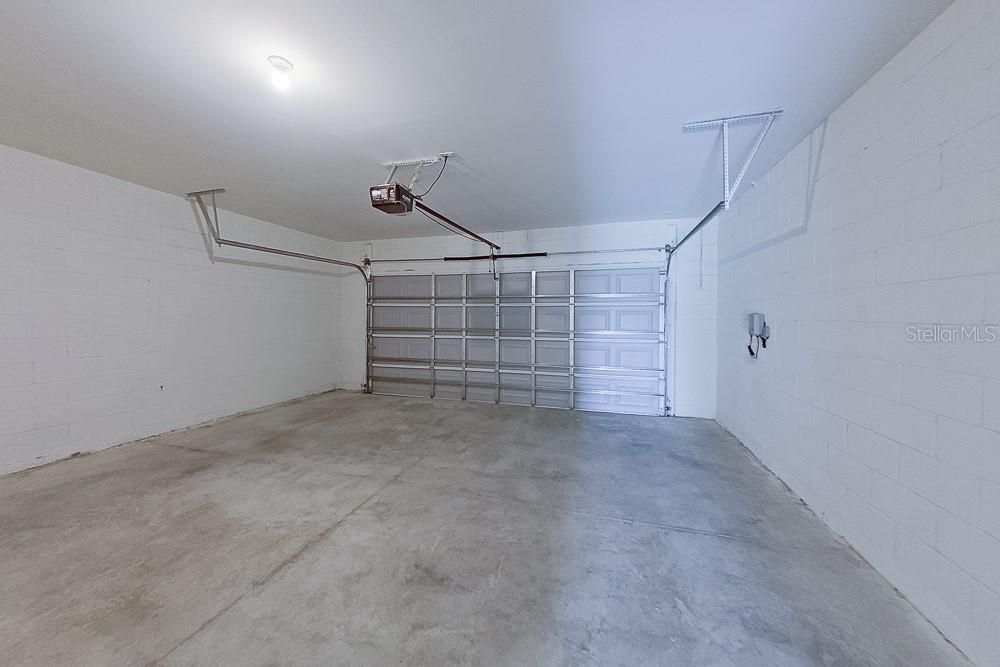 For Rent: $2,045 (4 beds, 2 baths, 2007 Square Feet)