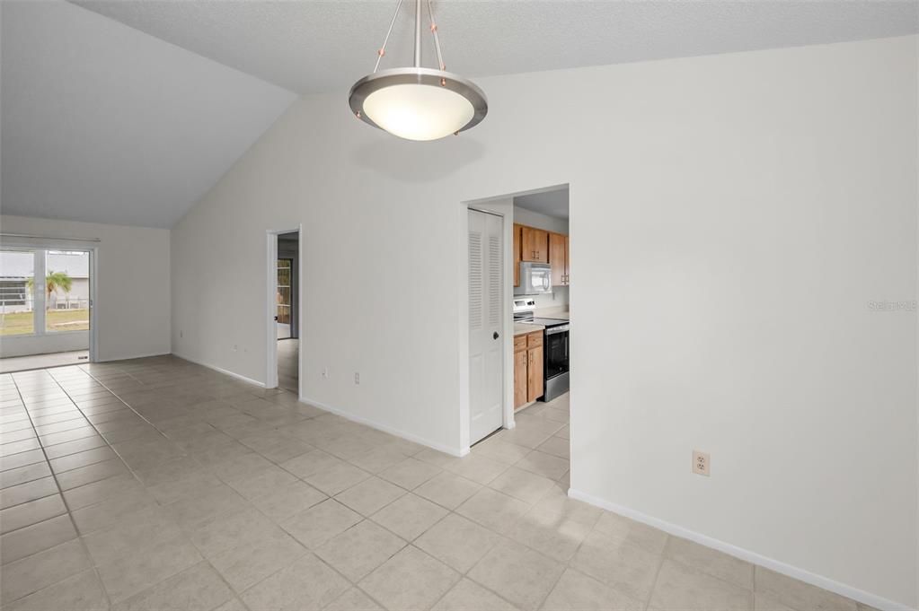 For Sale: $239,900 (2 beds, 2 baths, 1123 Square Feet)
