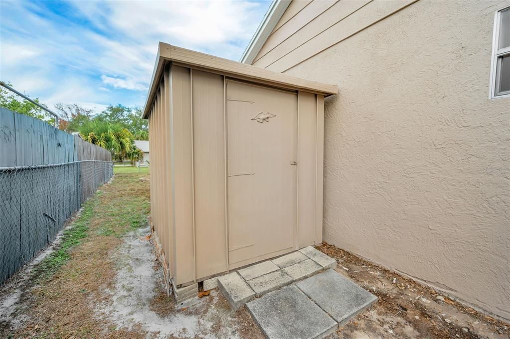 For Sale: $239,900 (2 beds, 2 baths, 1123 Square Feet)