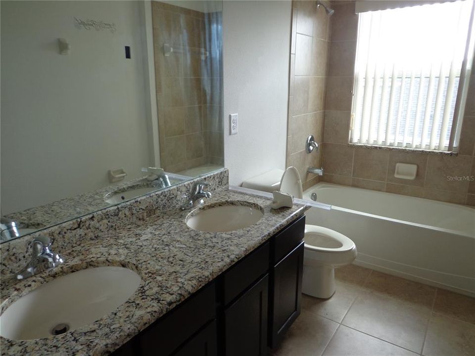 В аренду: $2,500 (4 спален, 2 ванн, 2587 Квадратных фут)