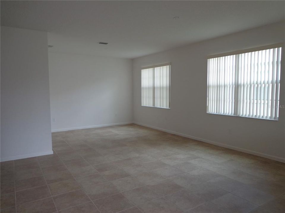 В аренду: $2,500 (4 спален, 2 ванн, 2587 Квадратных фут)