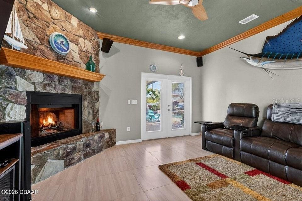 For Sale: $514,900 (2 beds, 2 baths, 1368 Square Feet)