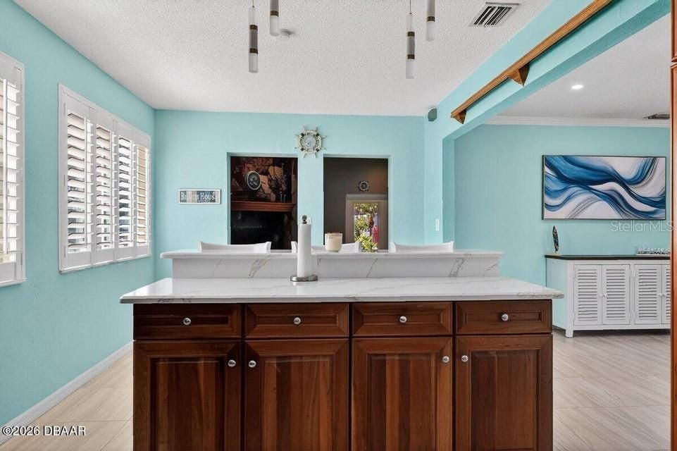 For Sale: $514,900 (2 beds, 2 baths, 1368 Square Feet)