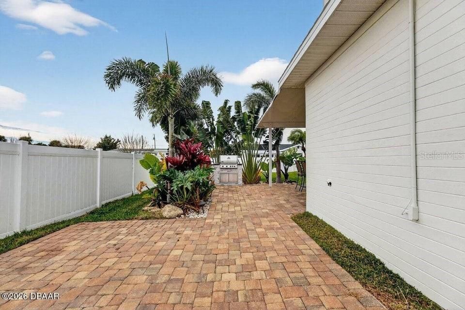 For Sale: $514,900 (2 beds, 2 baths, 1368 Square Feet)