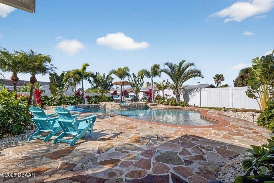 For Sale: $514,900 (2 beds, 2 baths, 1368 Square Feet)