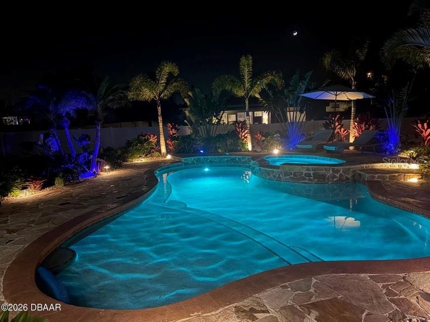 For Sale: $514,900 (2 beds, 2 baths, 1368 Square Feet)