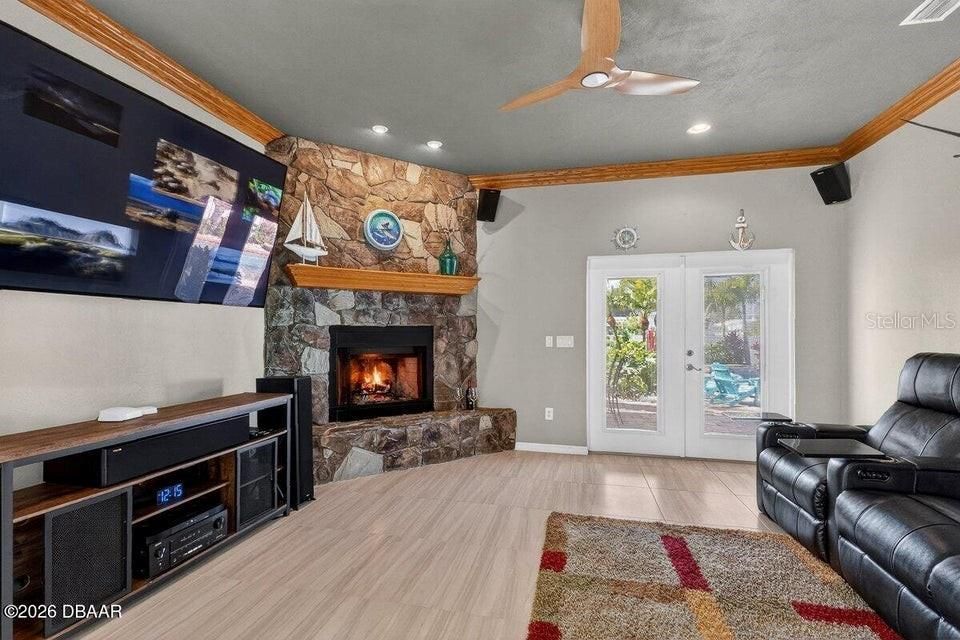 For Sale: $514,900 (2 beds, 2 baths, 1368 Square Feet)