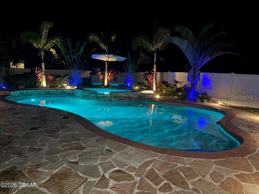 For Sale: $514,900 (2 beds, 2 baths, 1368 Square Feet)