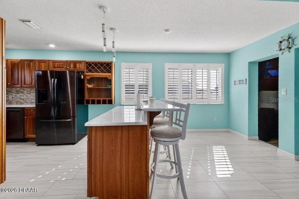 For Sale: $514,900 (2 beds, 2 baths, 1368 Square Feet)