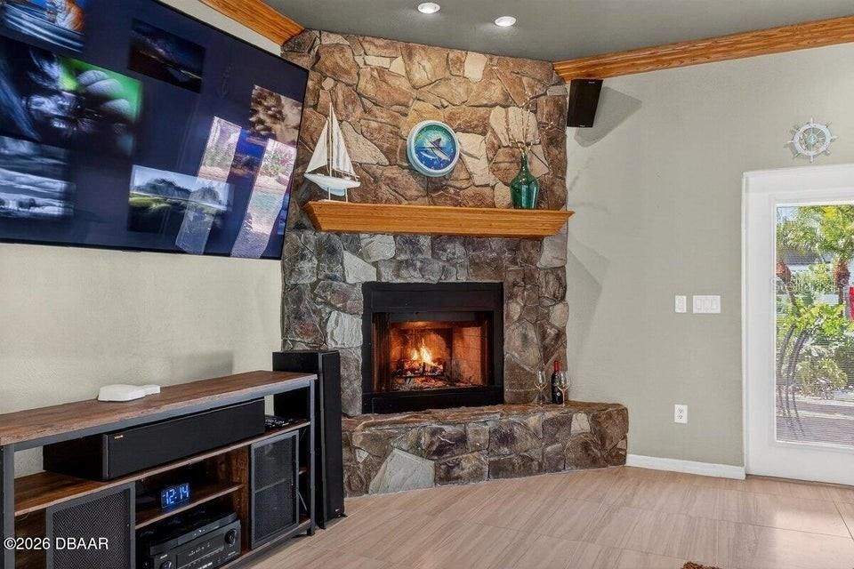 For Sale: $514,900 (2 beds, 2 baths, 1368 Square Feet)