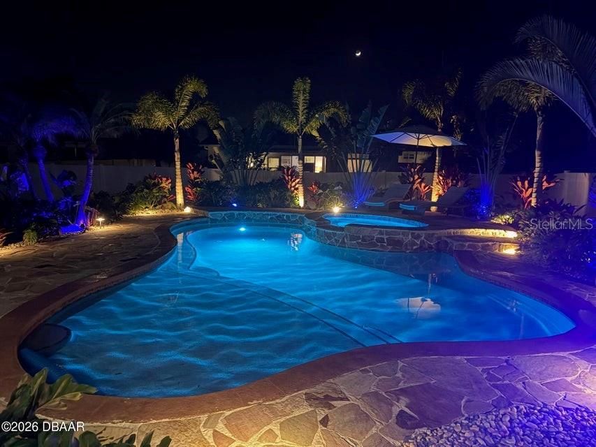 For Sale: $514,900 (2 beds, 2 baths, 1368 Square Feet)