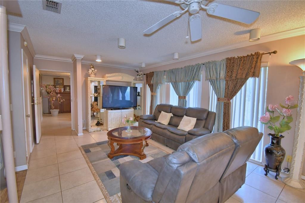 En Venta: $1,200,000 (8 camas, 7 baños, 8396 Pies cuadrados)