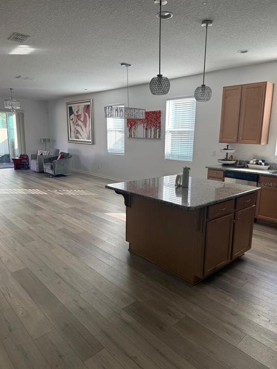 待售: $415,000 (4 贝兹, 2 浴室, 2064 平方英尺)