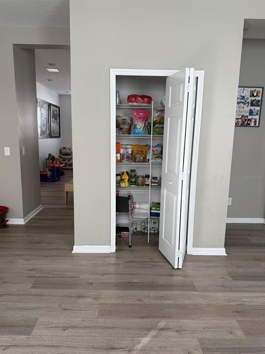 待售: $415,000 (4 贝兹, 2 浴室, 2064 平方英尺)