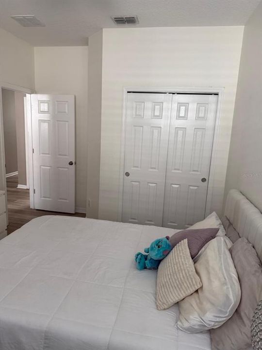 待售: $415,000 (4 贝兹, 2 浴室, 2064 平方英尺)