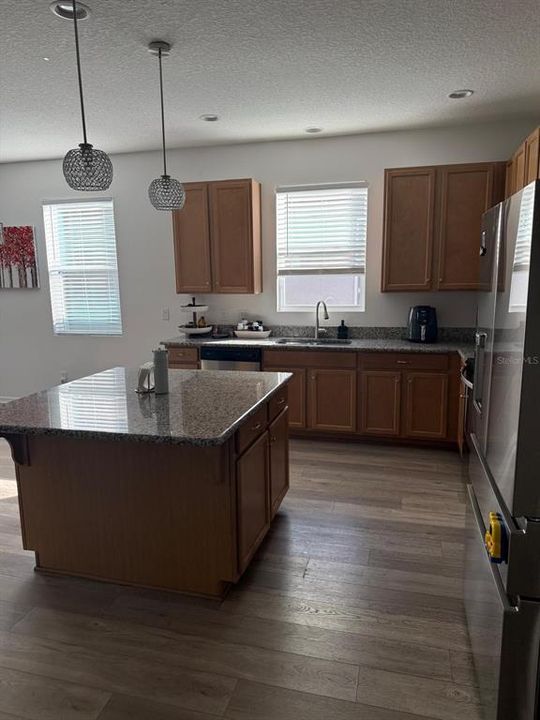 待售: $415,000 (4 贝兹, 2 浴室, 2064 平方英尺)