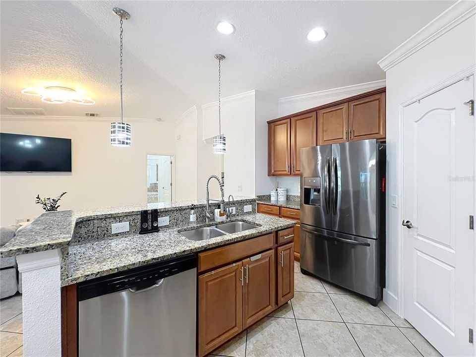 待售: $450,000 (3 贝兹, 2 浴室, 1675 平方英尺)