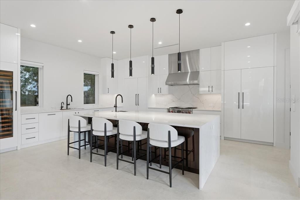 En Venta: $2,999,999 (4 camas, 4 baños, 4460 Pies cuadrados)