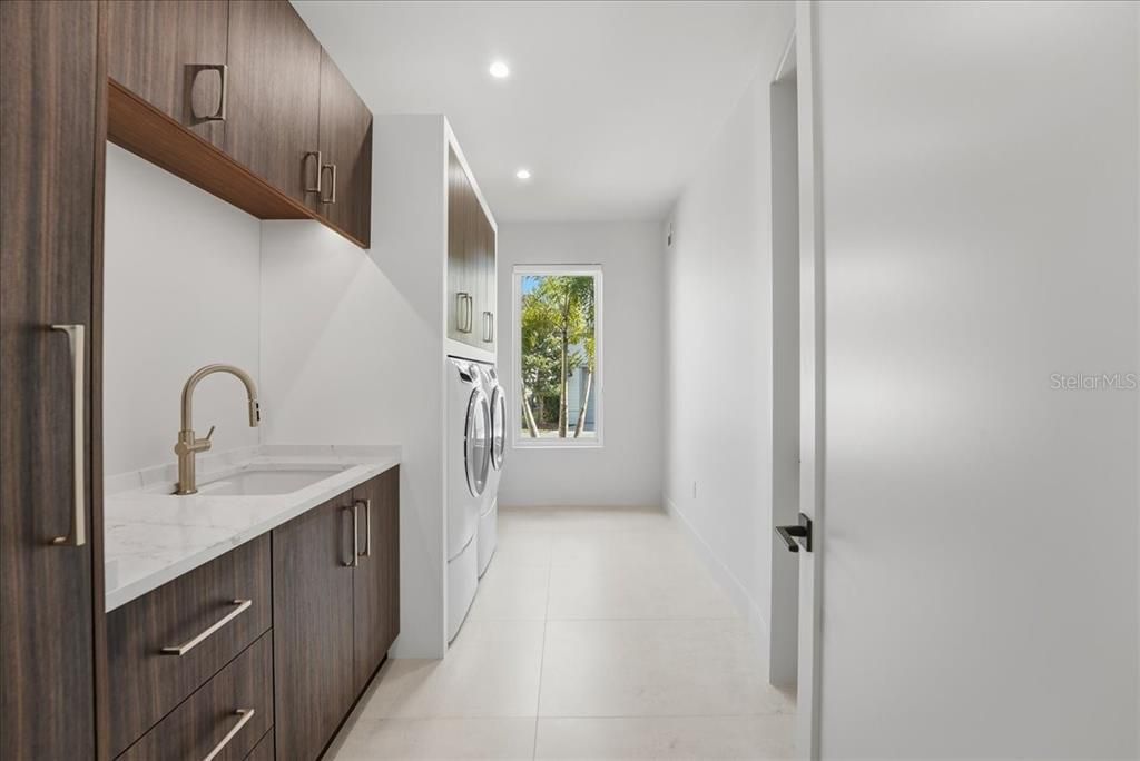 En Venta: $2,999,999 (4 camas, 4 baños, 4460 Pies cuadrados)