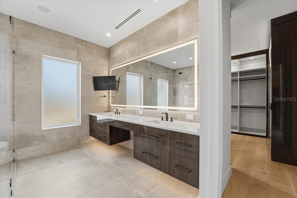 En Venta: $2,999,999 (4 camas, 4 baños, 4460 Pies cuadrados)