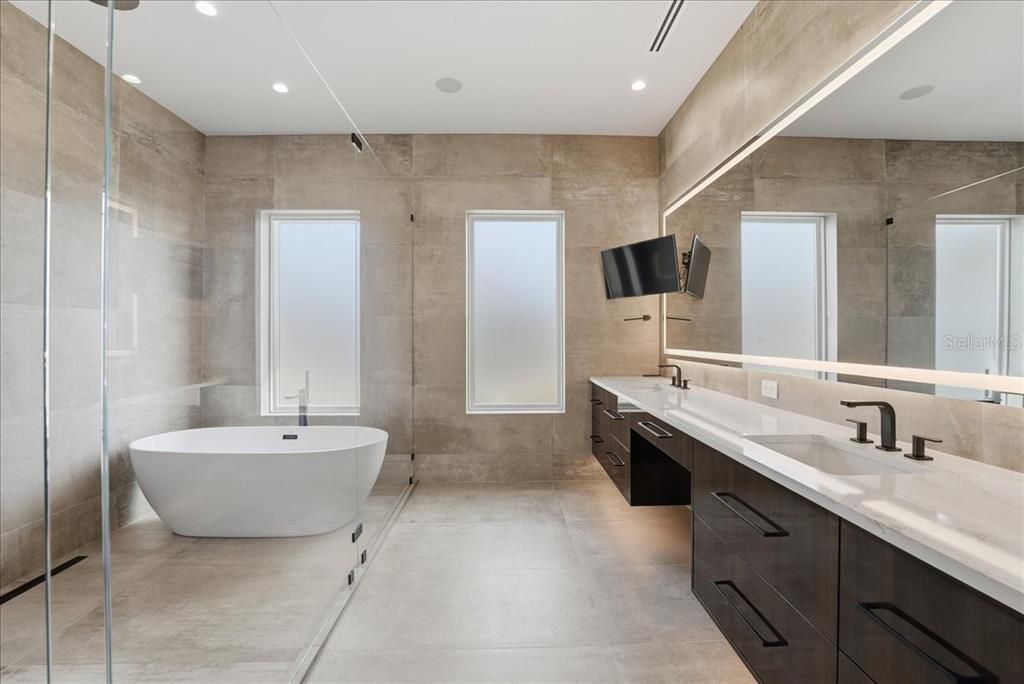 En Venta: $2,999,999 (4 camas, 4 baños, 4460 Pies cuadrados)