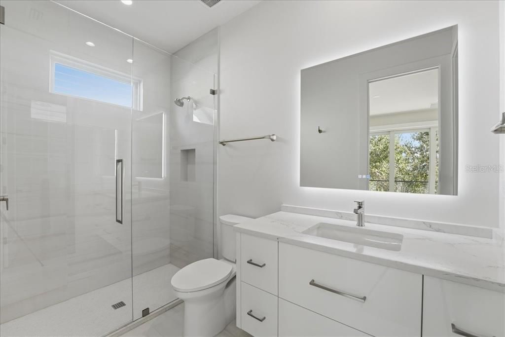 En Venta: $2,999,999 (4 camas, 4 baños, 4460 Pies cuadrados)