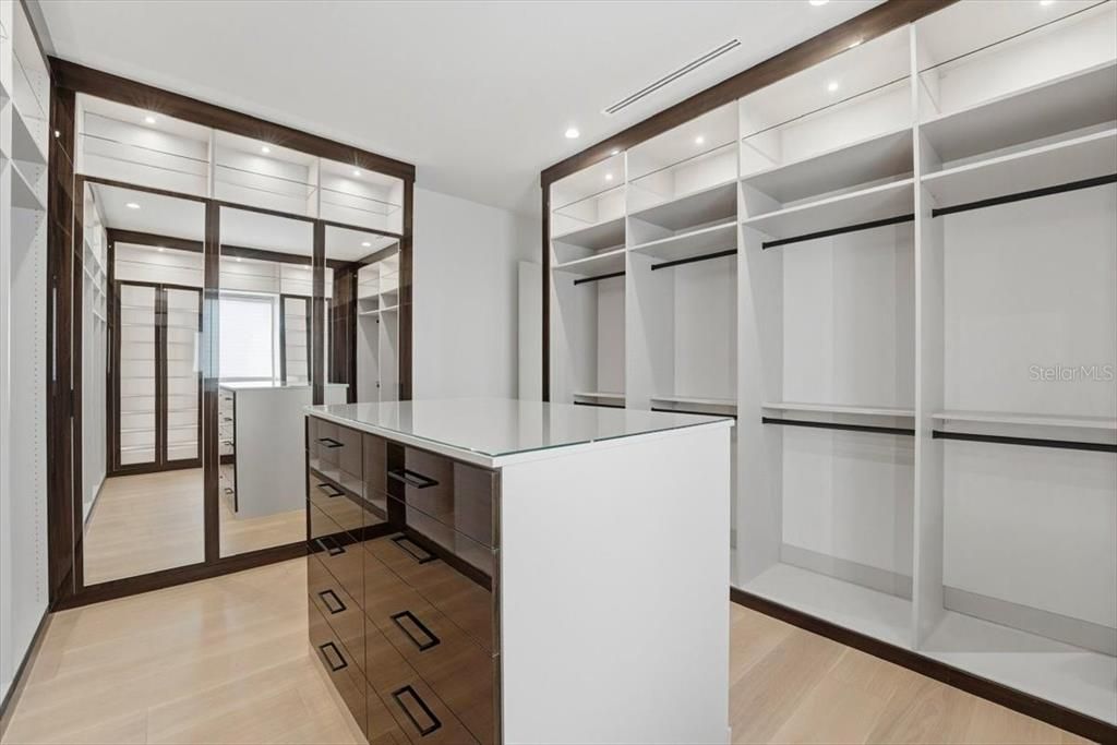 En Venta: $2,999,999 (4 camas, 4 baños, 4460 Pies cuadrados)