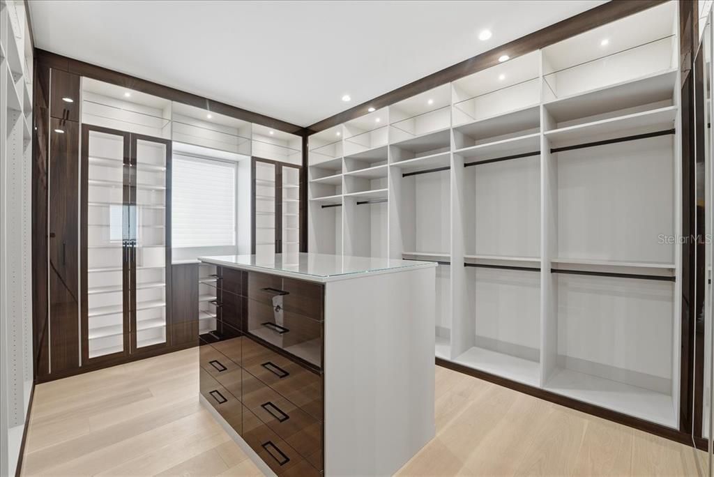 En Venta: $2,999,999 (4 camas, 4 baños, 4460 Pies cuadrados)