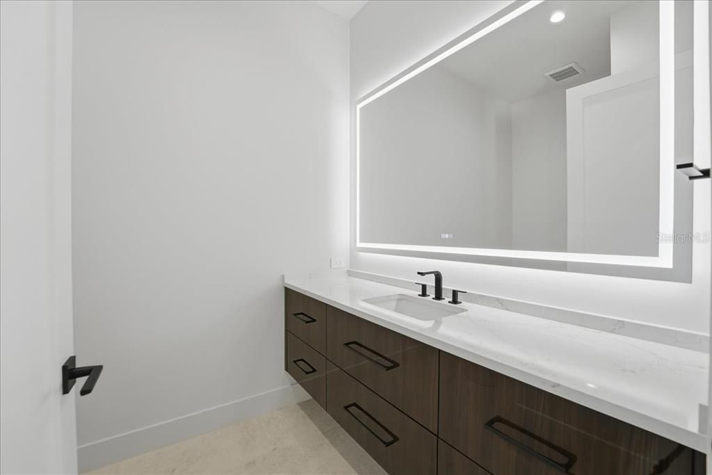 En Venta: $2,999,999 (4 camas, 4 baños, 4460 Pies cuadrados)