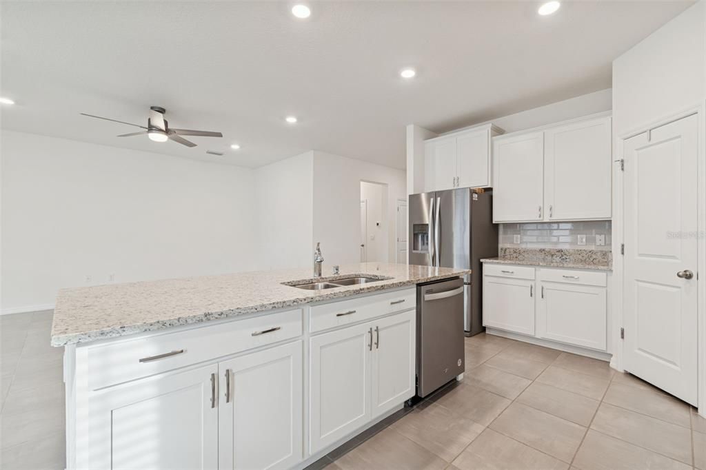 For Rent: $2,400 (4 beds, 2 baths, 2046 Square Feet)