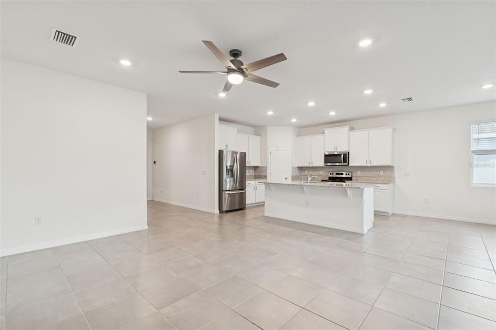 For Rent: $2,400 (4 beds, 2 baths, 2046 Square Feet)