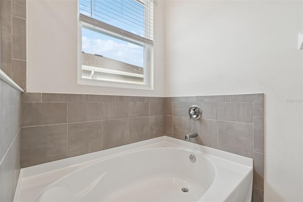 For Rent: $2,400 (4 beds, 2 baths, 2046 Square Feet)